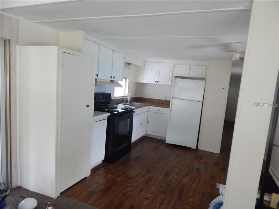 For Rent: $1,100 (3 beds, 1 baths, 672 Square Feet)