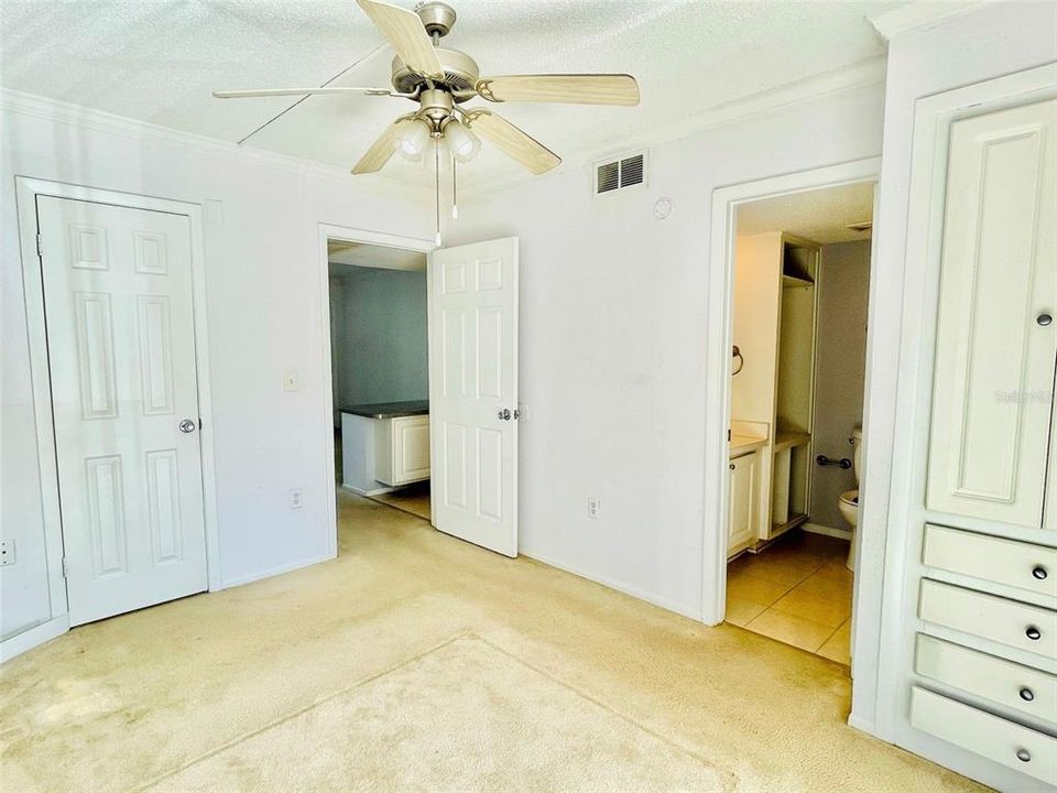 For Sale: $105,800 (1 beds, 1 baths, 496 Square Feet)