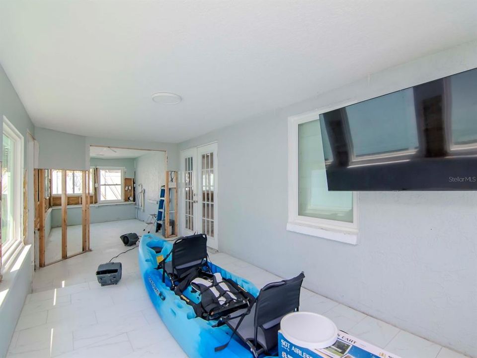 For Sale: $349,900 (3 beds, 2 baths, 2036 Square Feet)