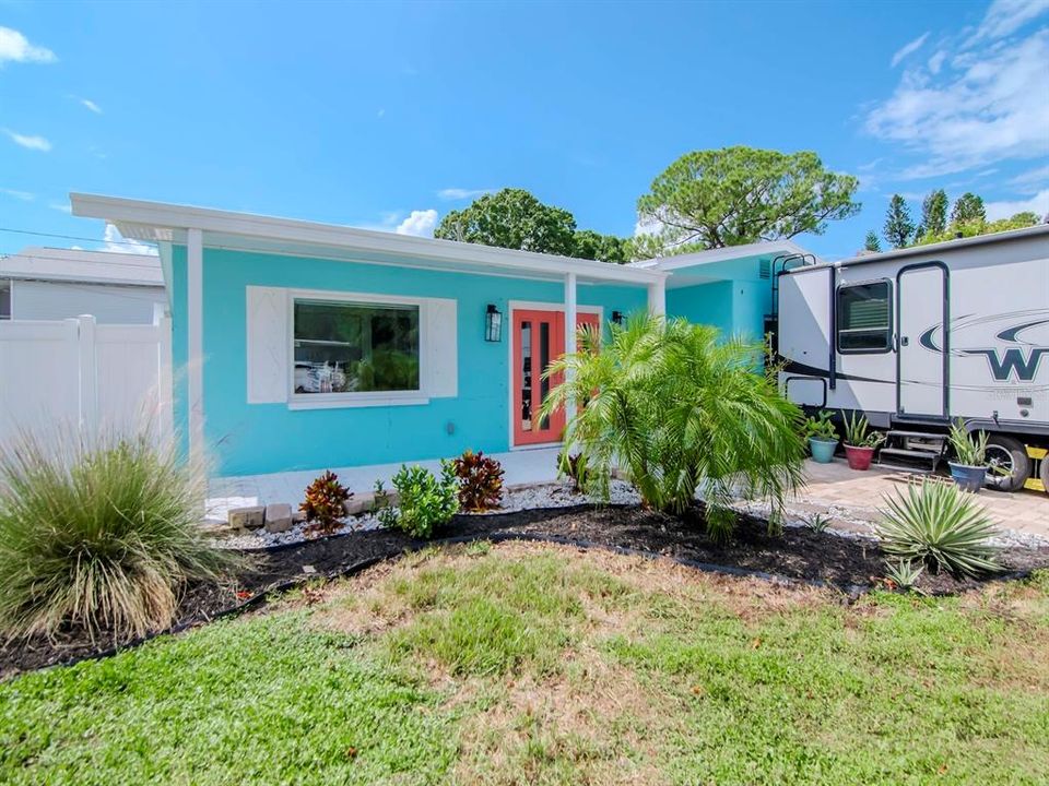 For Sale: $349,900 (3 beds, 2 baths, 2036 Square Feet)