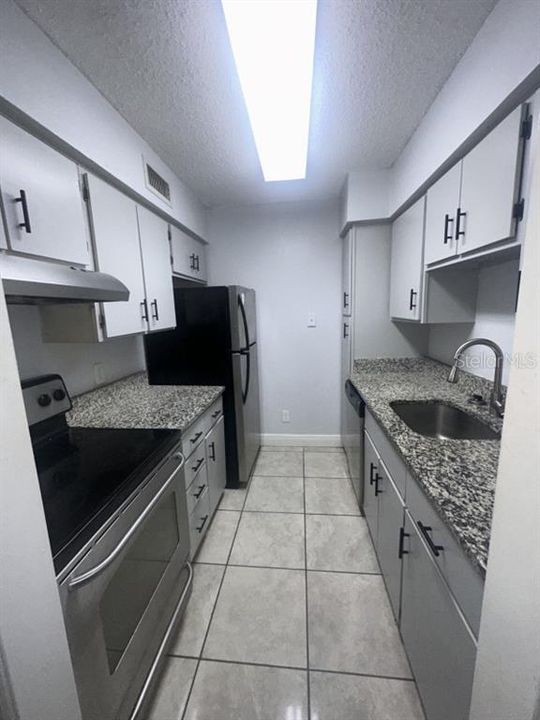 For Sale: $170,000 (2 beds, 2 baths, 984 Square Feet)