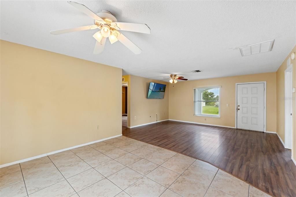 For Sale: $260,000 (3 beds, 2 baths, 1166 Square Feet)