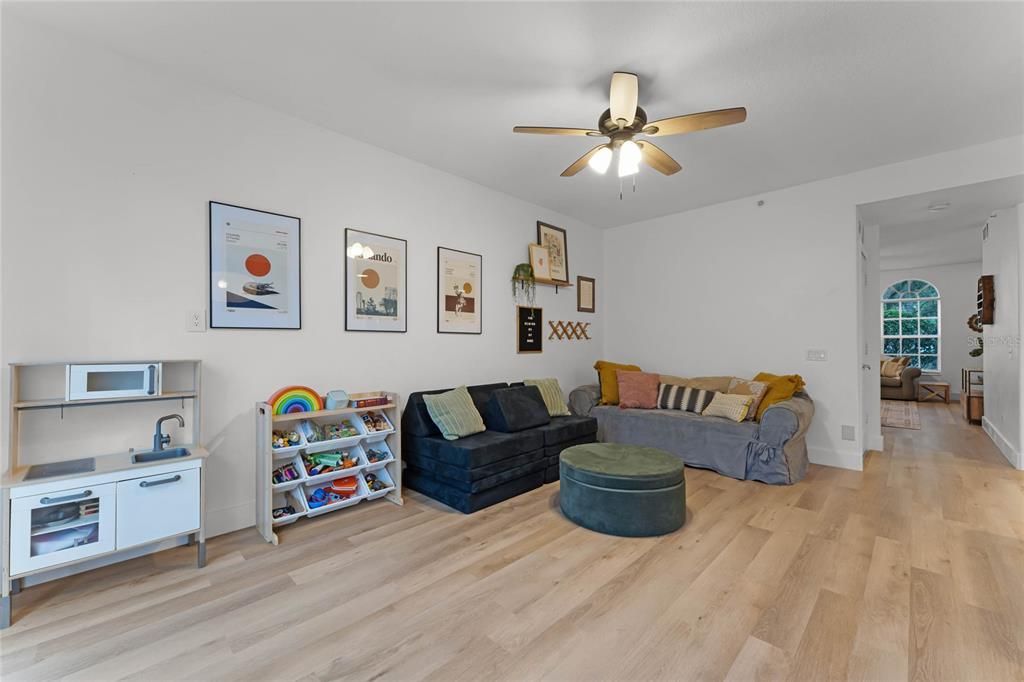 For Sale: $475,000 (3 beds, 2 baths, 1911 Square Feet)