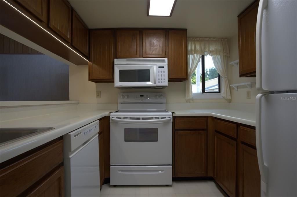 For Sale: $185,000 (2 beds, 2 baths, 1071 Square Feet)