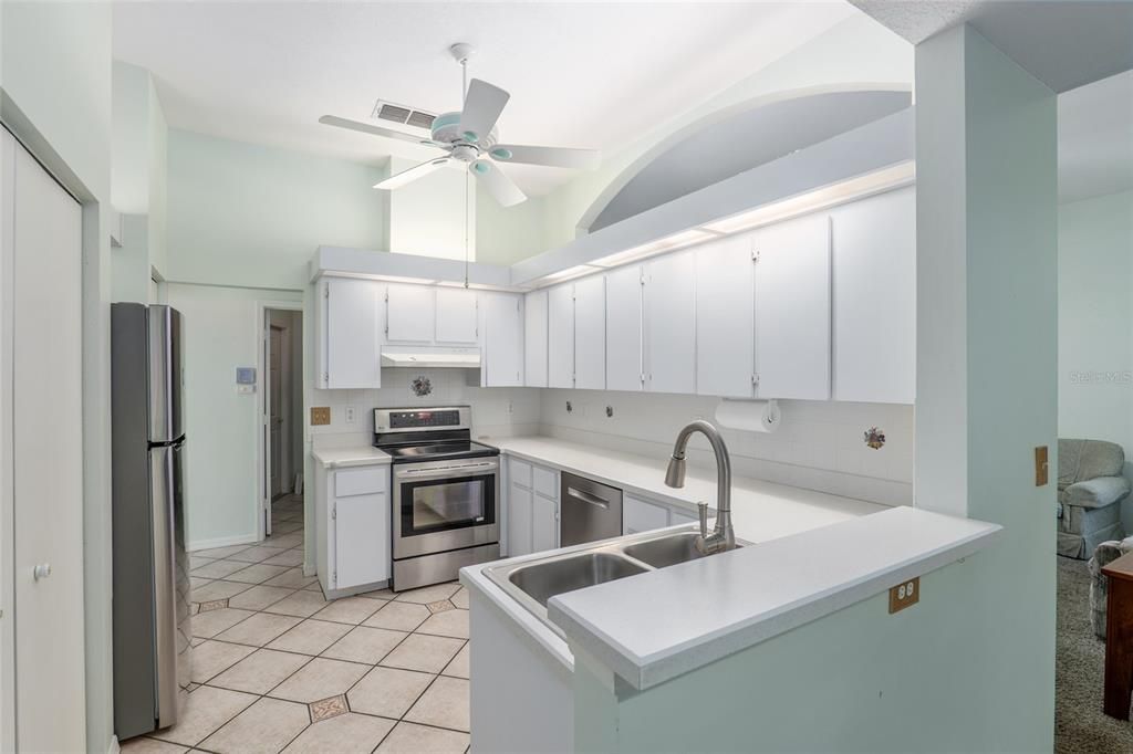 Active With Contract: $239,900 (3 beds, 2 baths, 1449 Square Feet)