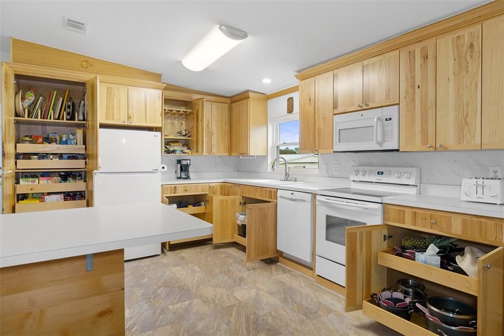 For Sale: $249,900 (3 beds, 2 baths, 1800 Square Feet)