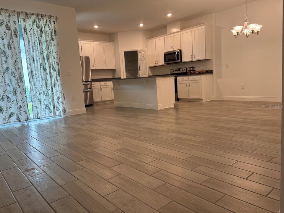 For Rent: $2,700 (3 beds, 2 baths, 2308 Square Feet)