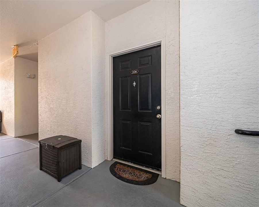 For Sale: $187,000 (1 beds, 1 baths, 696 Square Feet)