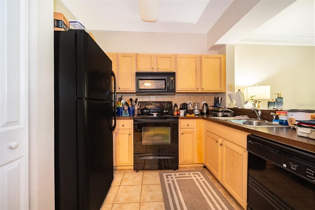 For Sale: $187,000 (1 beds, 1 baths, 696 Square Feet)