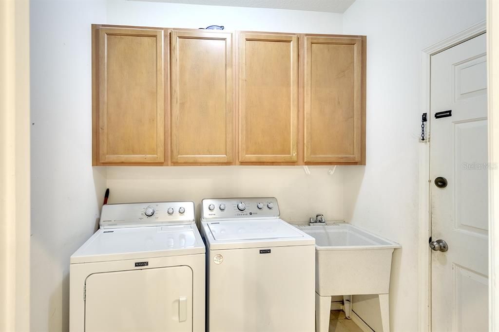 For Rent: $2,750 (4 beds, 2 baths, 2434 Square Feet)