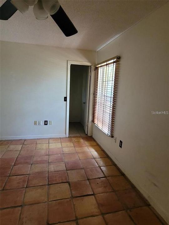 For Rent: $1,700 (3 beds, 1 baths, 1000 Square Feet)