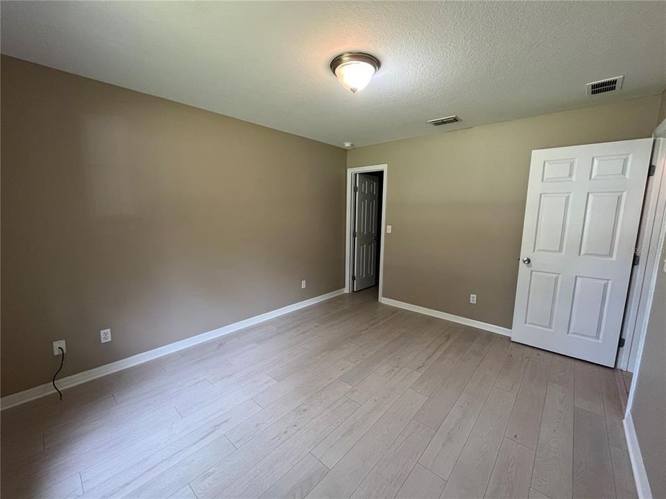 For Sale: $253,900 (3 beds, 2 baths, 1432 Square Feet)