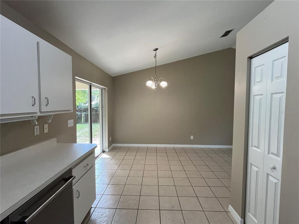 For Sale: $253,900 (3 beds, 2 baths, 1432 Square Feet)