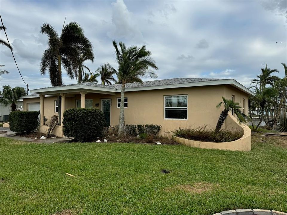 For Sale: $799,000 (2 beds, 2 baths, 1080 Square Feet)