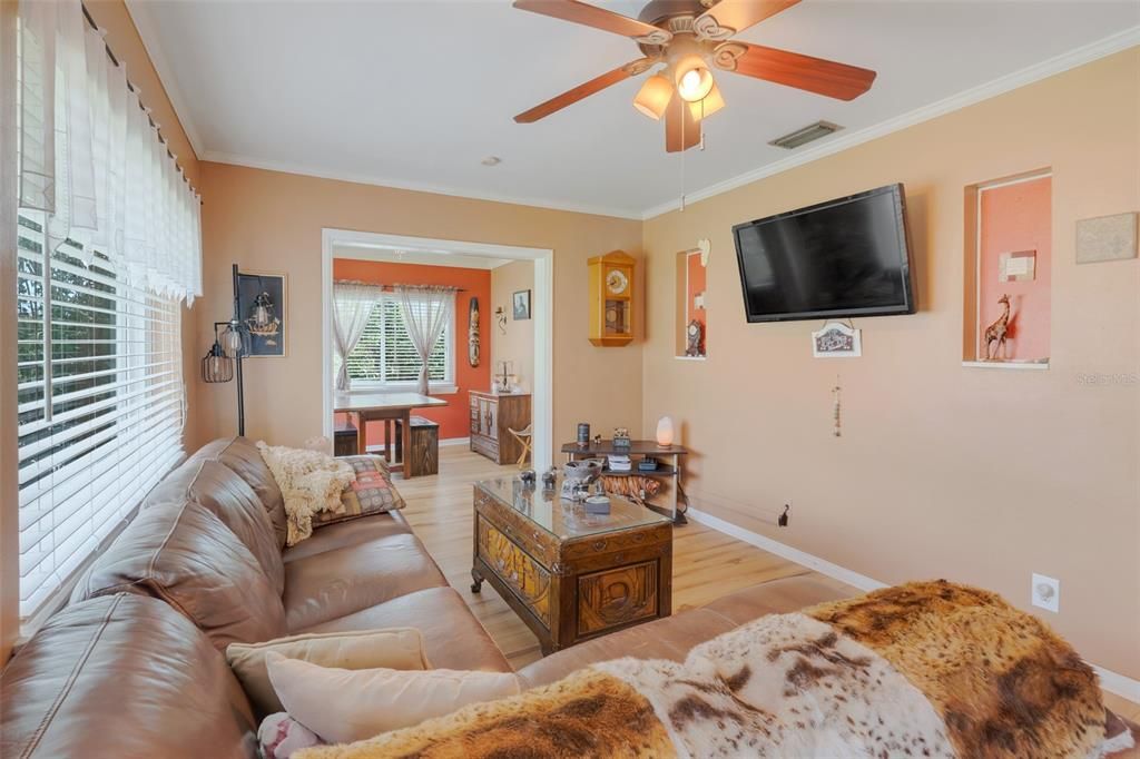 For Sale: $380,000 (3 beds, 2 baths, 1554 Square Feet)