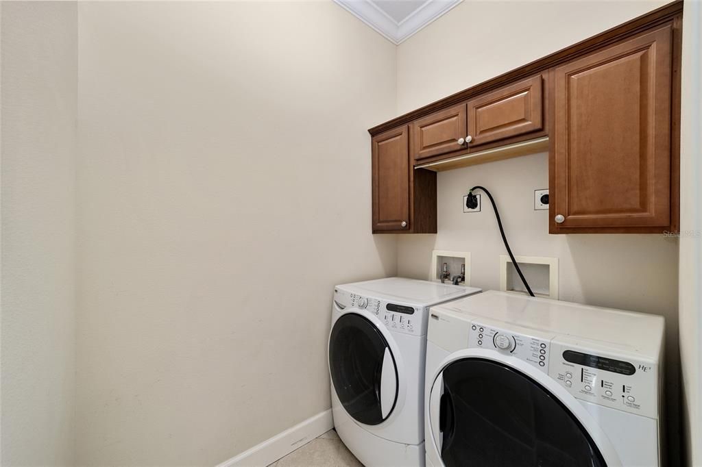 Indoor Laundry. Washer & dryer convey.