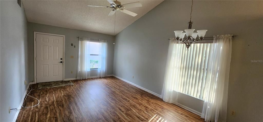 For Sale: $229,900 (2 beds, 2 baths, 930 Square Feet)