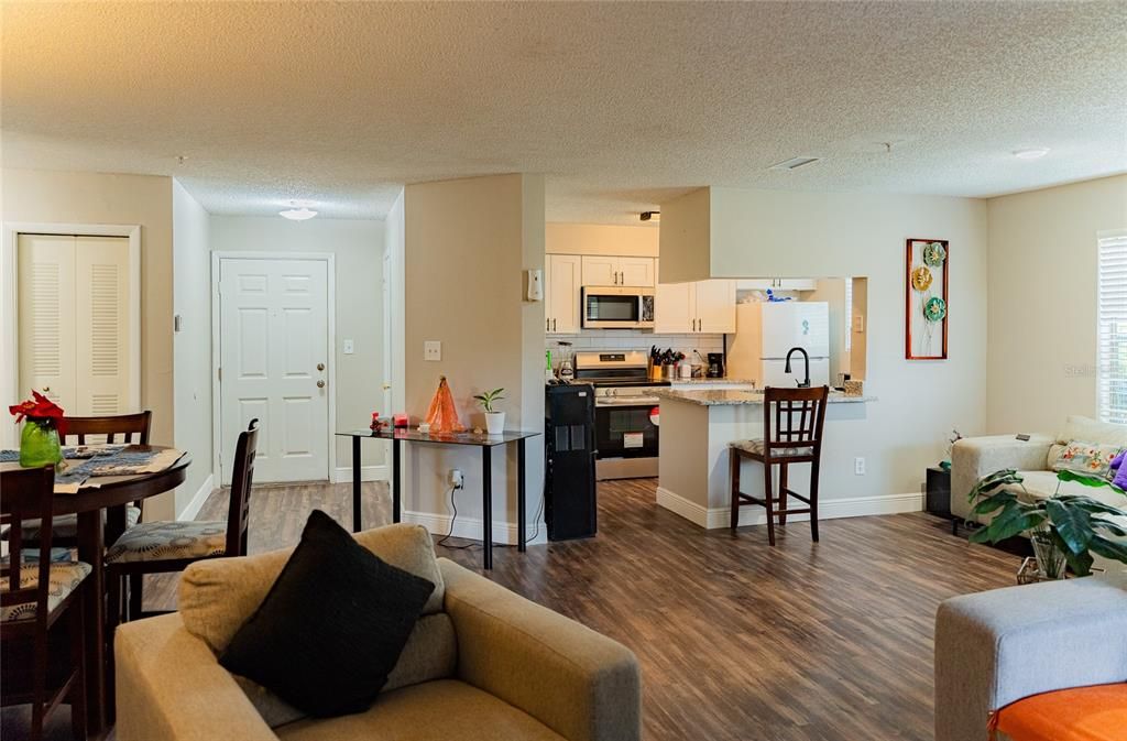 For Sale: $199,000 (2 beds, 2 baths, 1084 Square Feet)