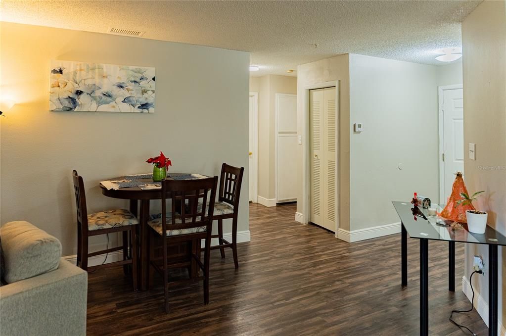 For Sale: $199,000 (2 beds, 2 baths, 1084 Square Feet)