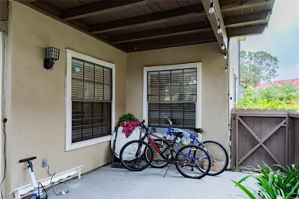 For Sale: $199,000 (2 beds, 2 baths, 1084 Square Feet)