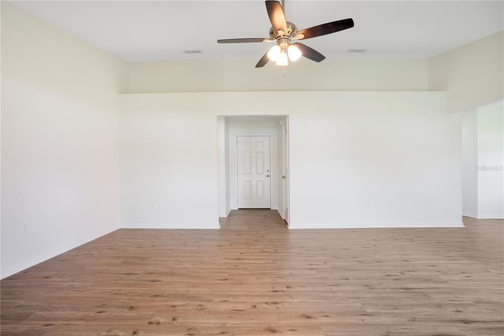 Active With Contract: $285,000 (3 beds, 2 baths, 1222 Square Feet)