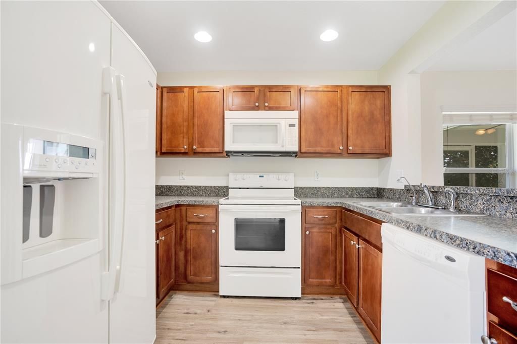 Active With Contract: $285,000 (3 beds, 2 baths, 1222 Square Feet)