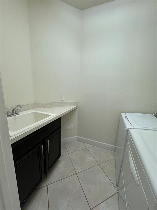 For Rent: $3,300 (3 beds, 2 baths, 1961 Square Feet)