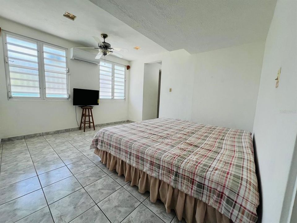 Master room, windows facing southeast.