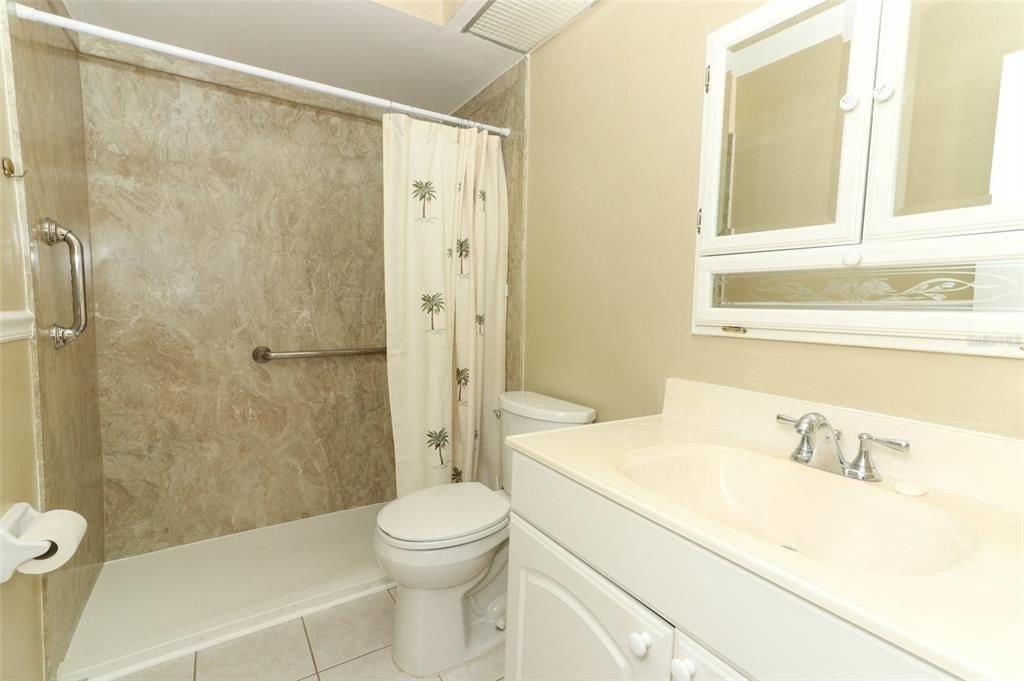 Active With Contract: $187,500 (2 beds, 1 baths, 1097 Square Feet)