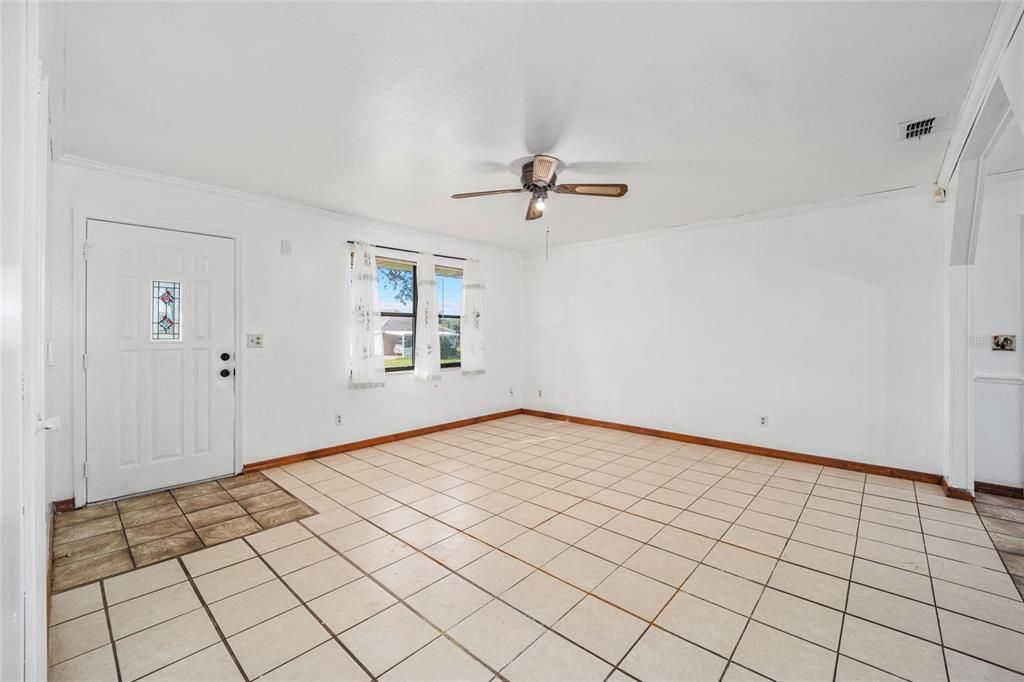 For Sale: $250,000 (3 beds, 2 baths, 1056 Square Feet)