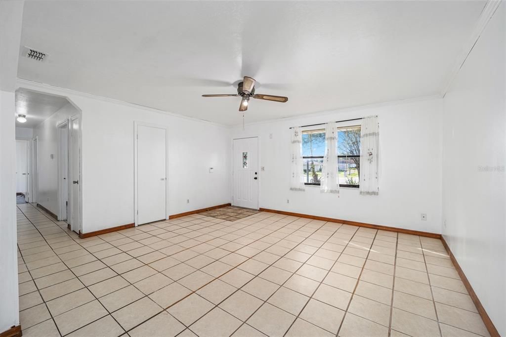 For Sale: $250,000 (3 beds, 2 baths, 1056 Square Feet)