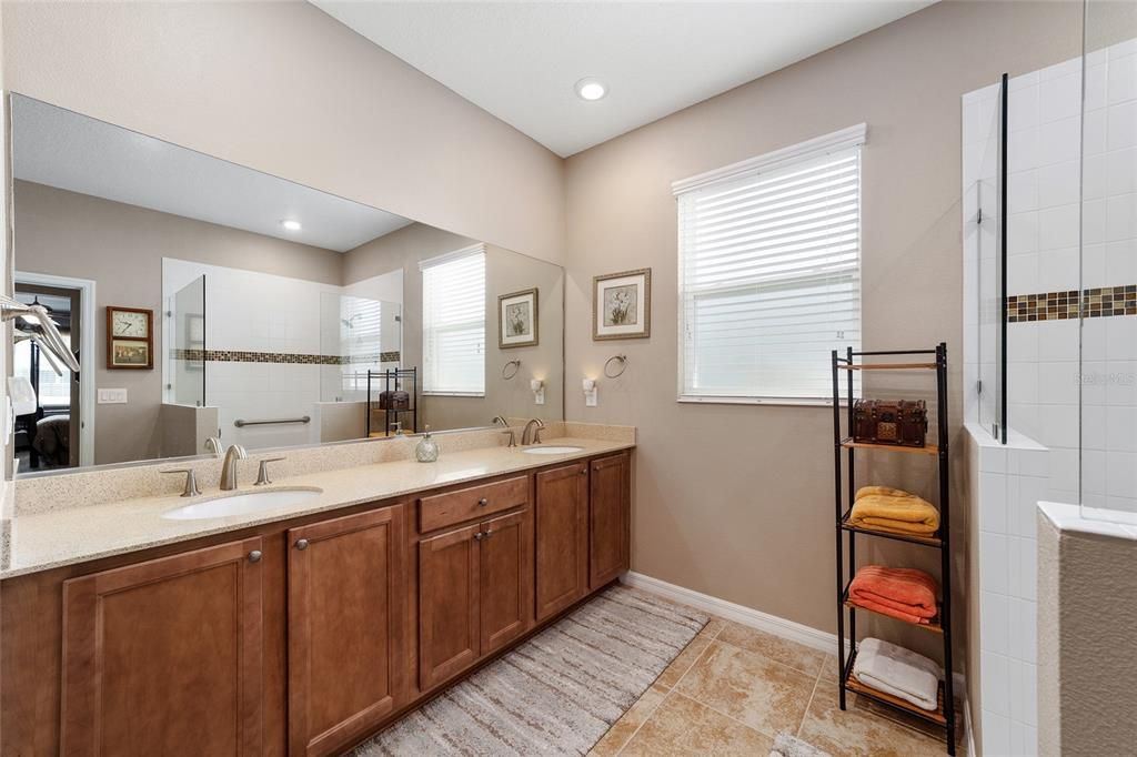 Active With Contract: $2,400 (2 beds, 2 baths, 1940 Square Feet)