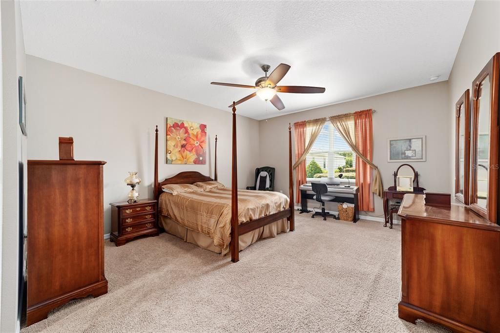 Active With Contract: $2,400 (2 beds, 2 baths, 1940 Square Feet)