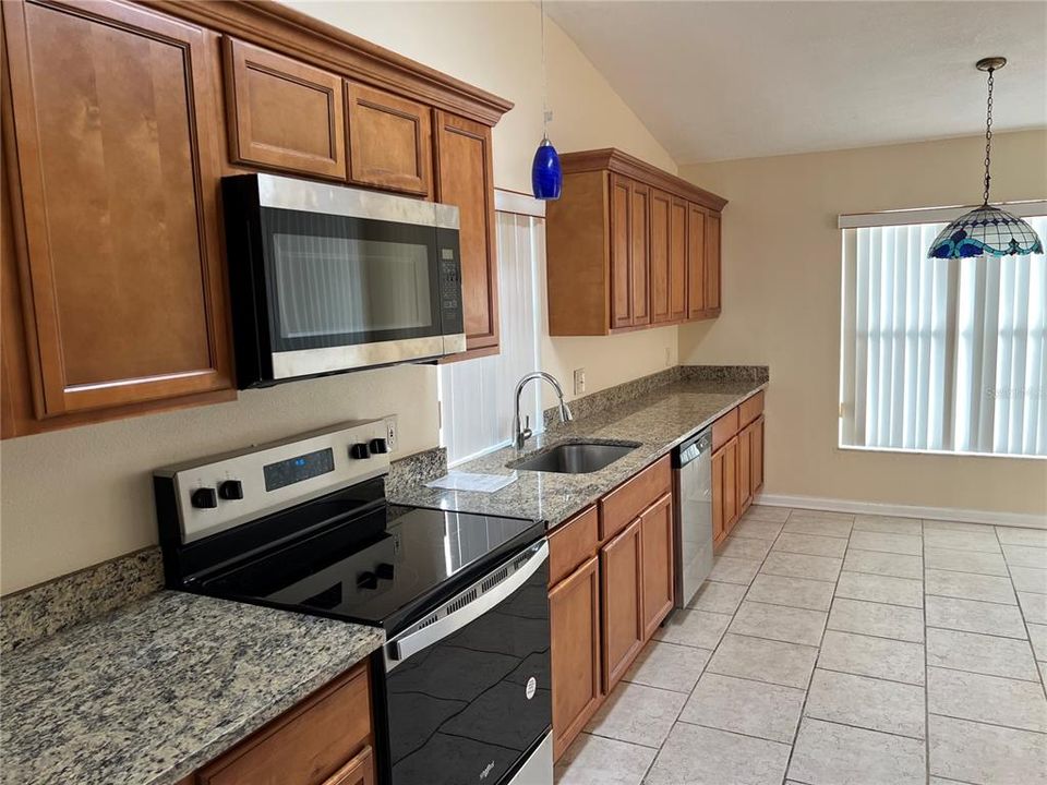 Kitchen & Breakfast Area