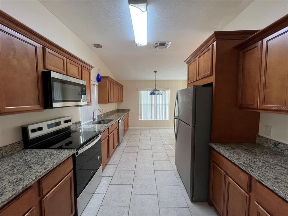 Kitchen & Breakfast Area