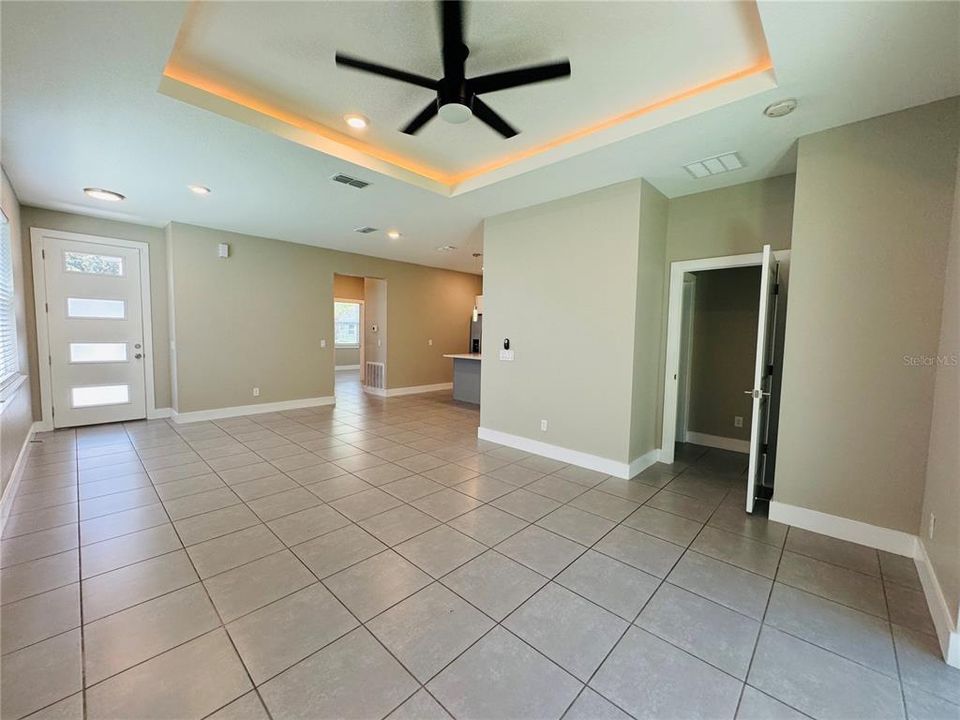 For Rent: $1,599 (3 beds, 2 baths, 1287 Square Feet)