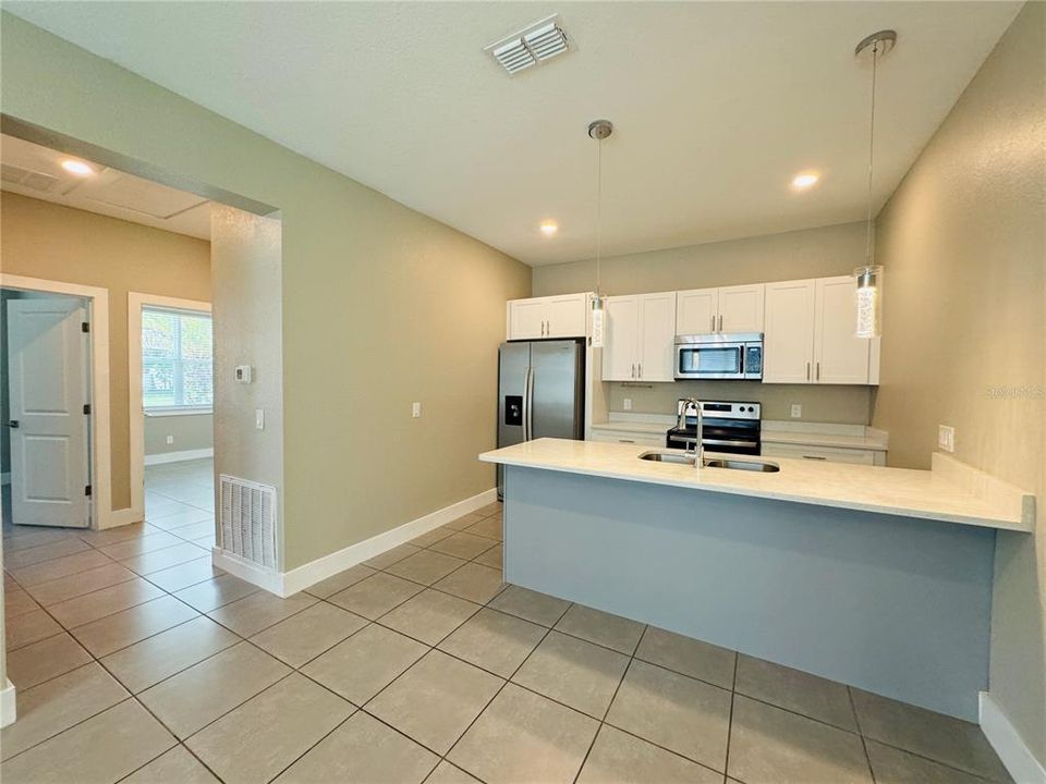 For Rent: $1,599 (3 beds, 2 baths, 1287 Square Feet)