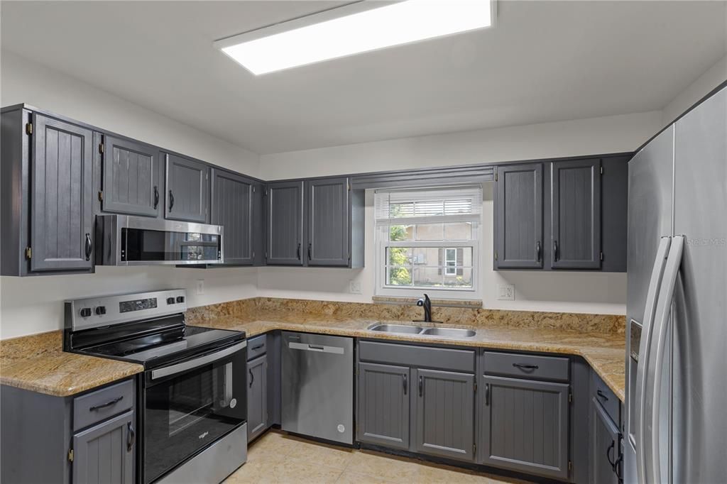 For Sale: $325,000 (3 beds, 2 baths, 1654 Square Feet)