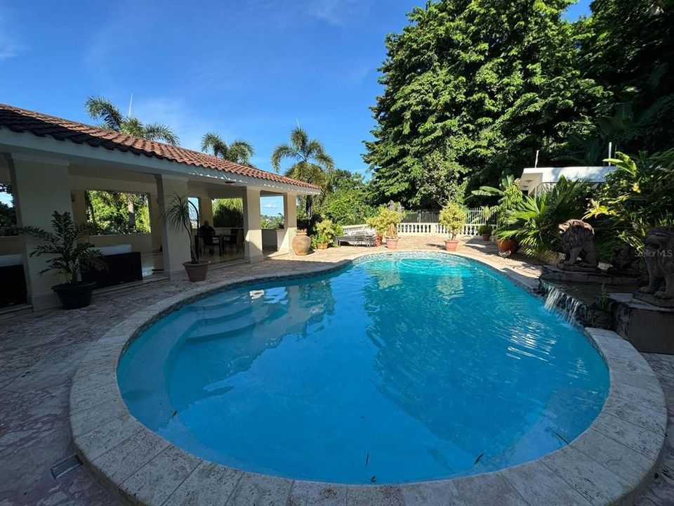 En Venta: $1,995,000 (7 camas, 6 baños, 7246 Pies cuadrados)