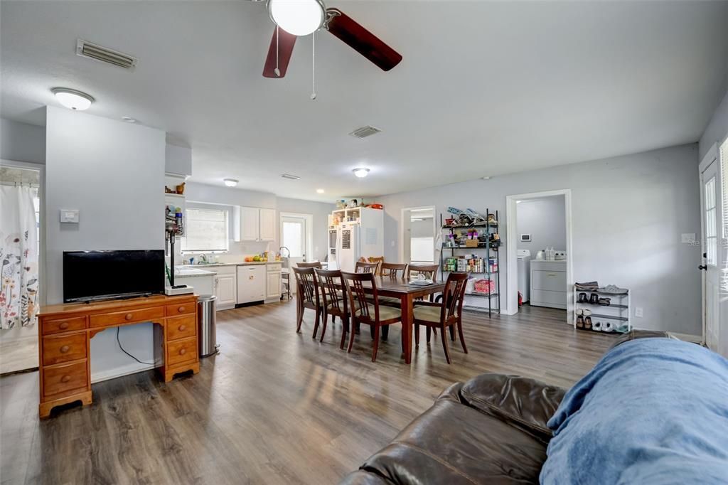 For Sale: $300,000 (3 beds, 2 baths, 1172 Square Feet)