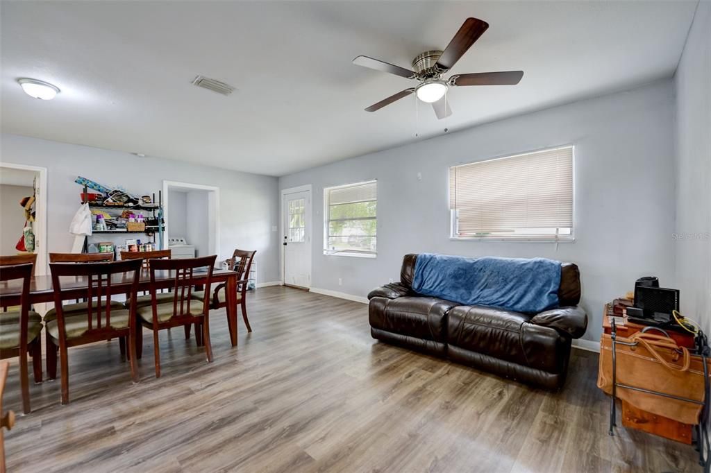 For Sale: $300,000 (3 beds, 2 baths, 1172 Square Feet)