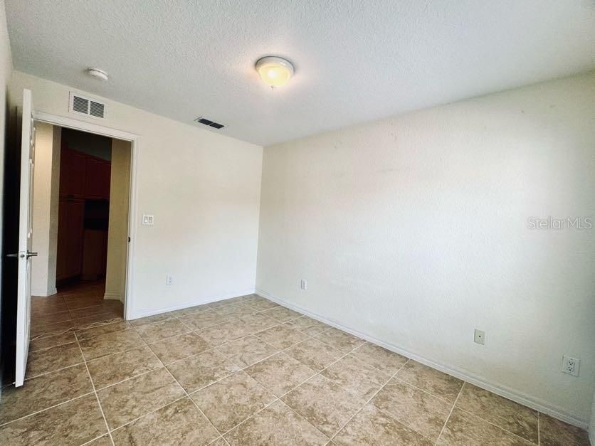 For Rent: $1,800 (3 beds, 2 baths, 1291 Square Feet)