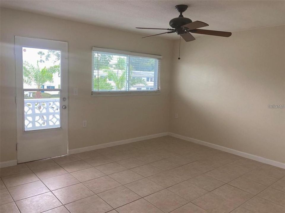 For Sale: $109,500 (1 beds, 1 baths, 608 Square Feet)