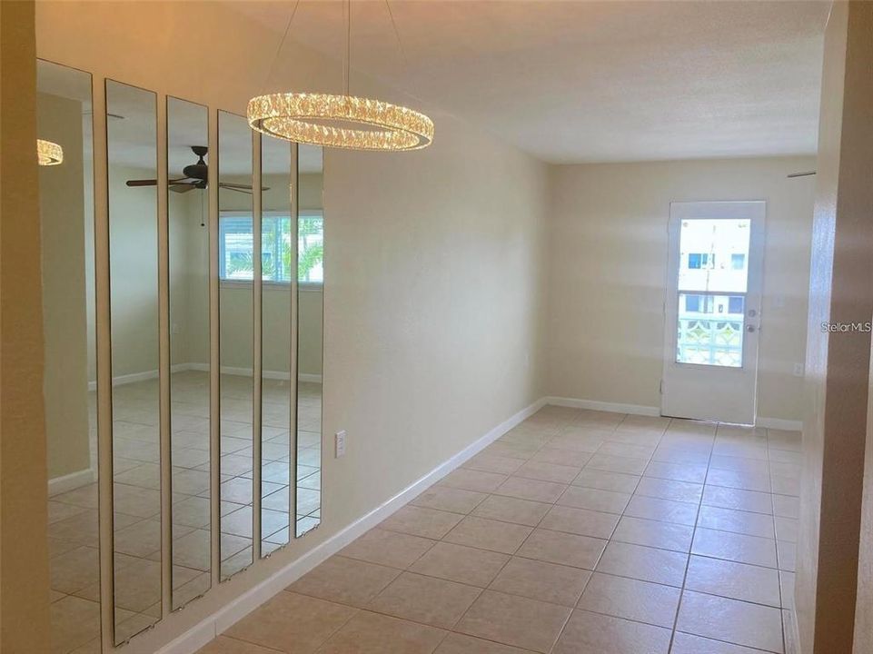 For Sale: $109,500 (1 beds, 1 baths, 608 Square Feet)