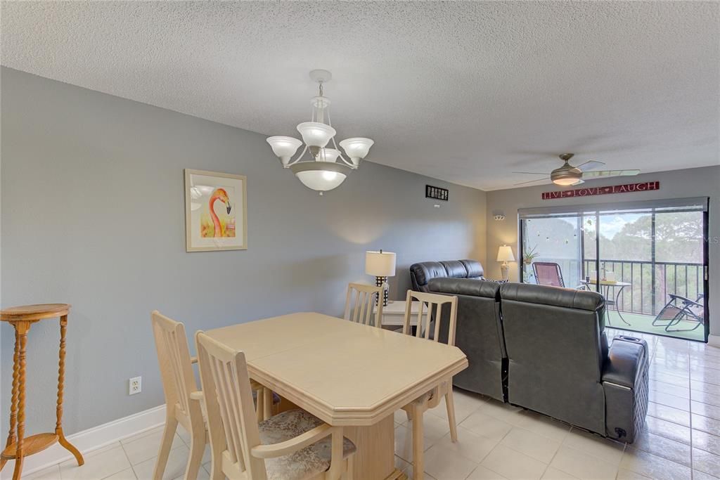 For Sale: $325,000 (2 beds, 2 baths, 1065 Square Feet)