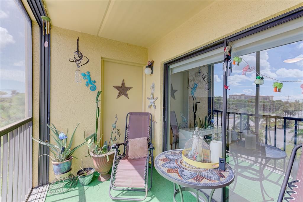 For Sale: $325,000 (2 beds, 2 baths, 1065 Square Feet)