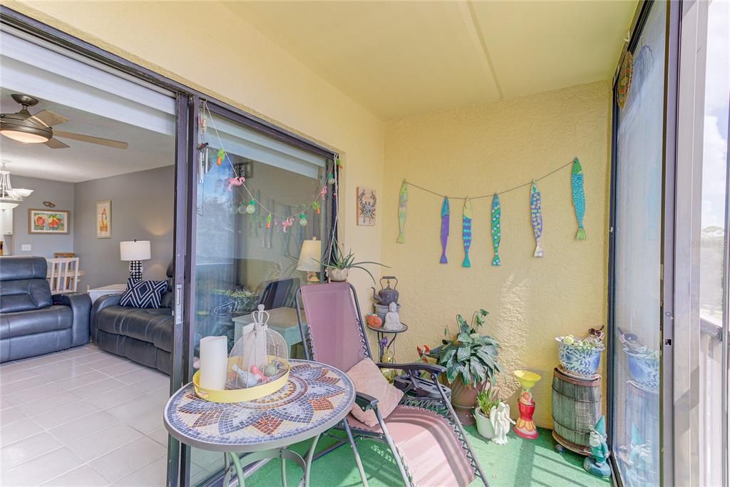 For Sale: $325,000 (2 beds, 2 baths, 1065 Square Feet)