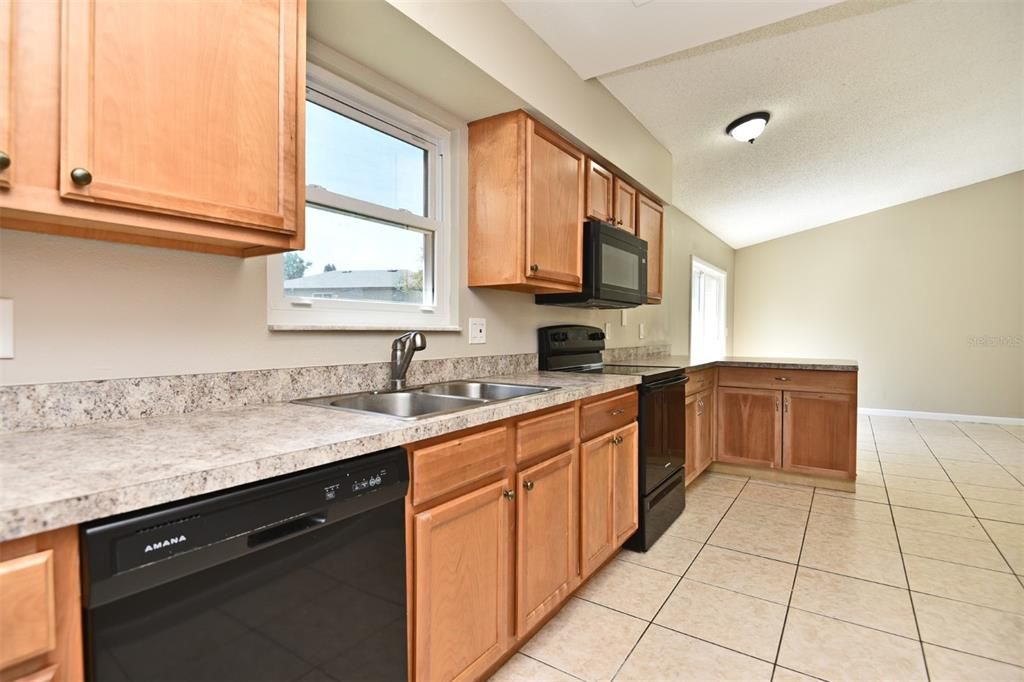 For Sale: $289,900 (3 beds, 2 baths, 1202 Square Feet)