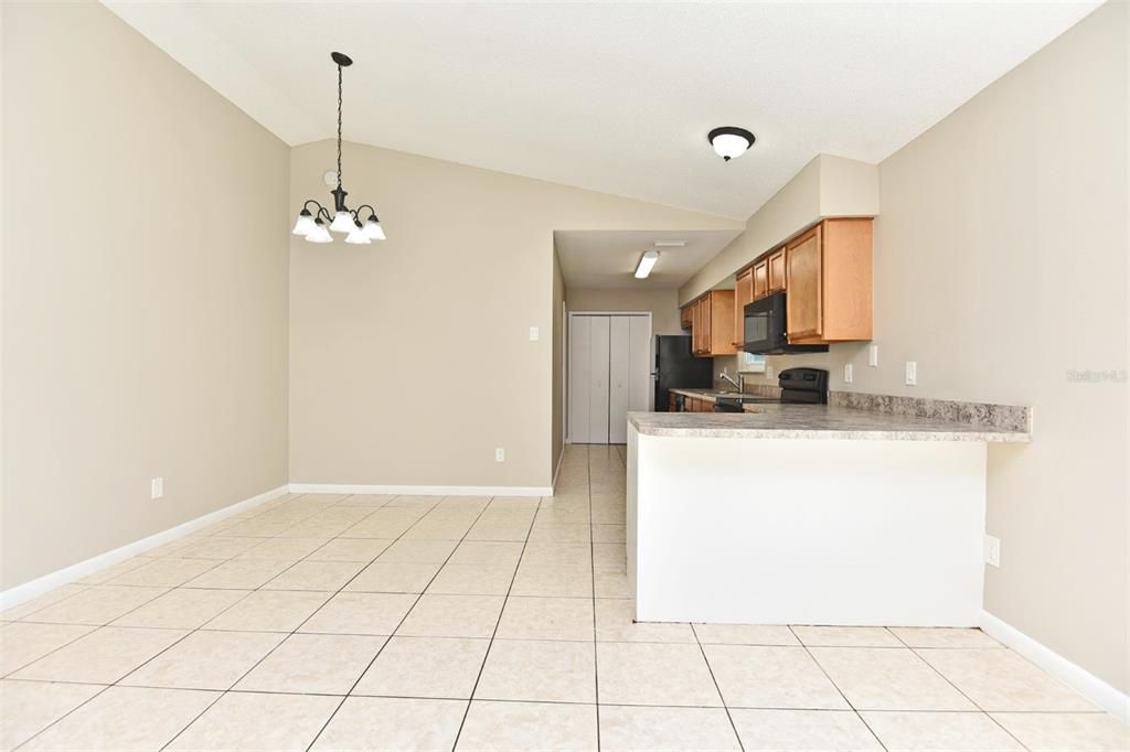 For Sale: $289,900 (3 beds, 2 baths, 1202 Square Feet)