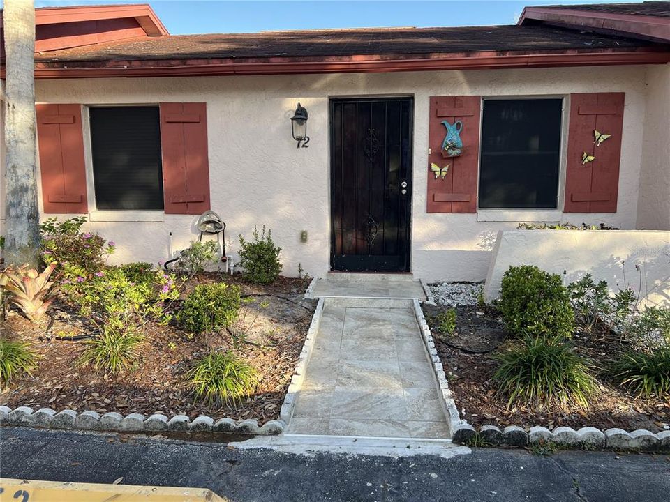 Active With Contract: $194,950 (2 beds, 1 baths, 750 Square Feet)